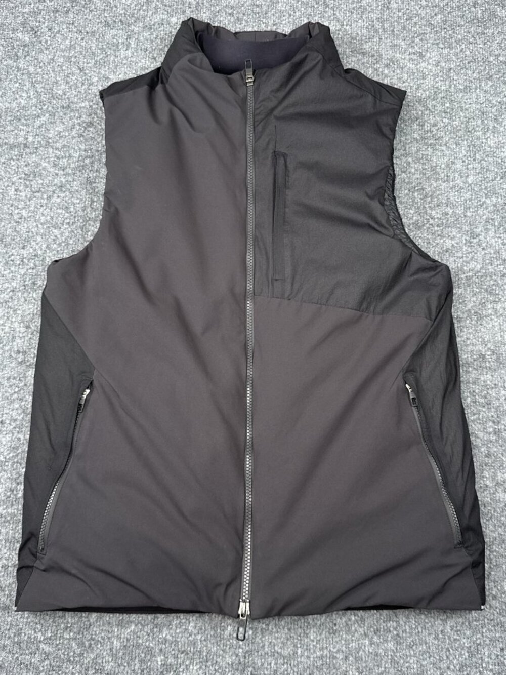 Lululemon Goose Down Quilted Vest Black Size M Sleeveless High Collar Zip